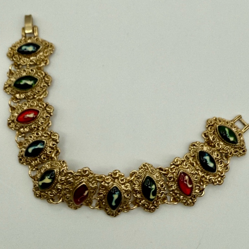 Vintage Victorian Style Gold Tone
Bracelet w/ Rhinestones 7” - Picture 14 of 16